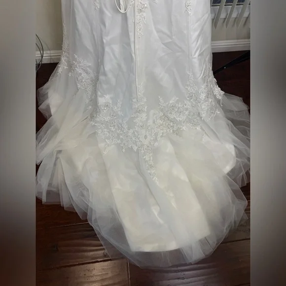 NWT Maggie Sottero Haute Couture bridal gown, Size 16, beaded lace wedding dress - Picture 13 of 15